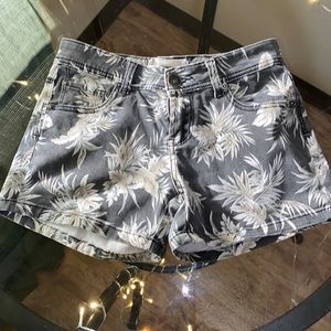 4 Tropical Foliage Cotton Gray & Green Shorts